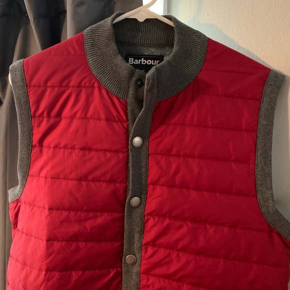 Barbour Essential Gilet Quilted Vest Size M Red Gray Snap Closure - Picture 2 of 6